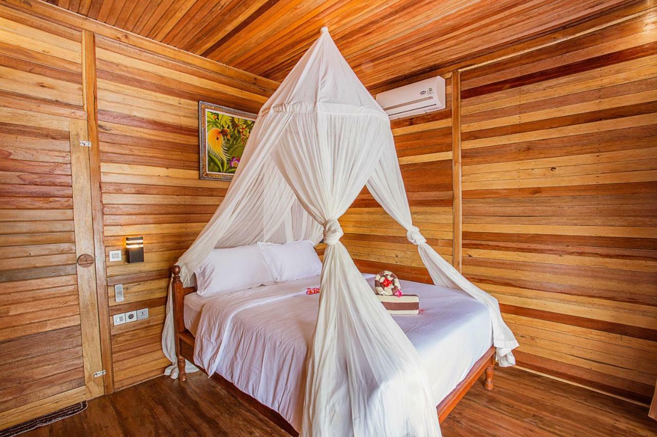Wooden Beach Sunset Cottages Nusa Lembongan Exterior foto