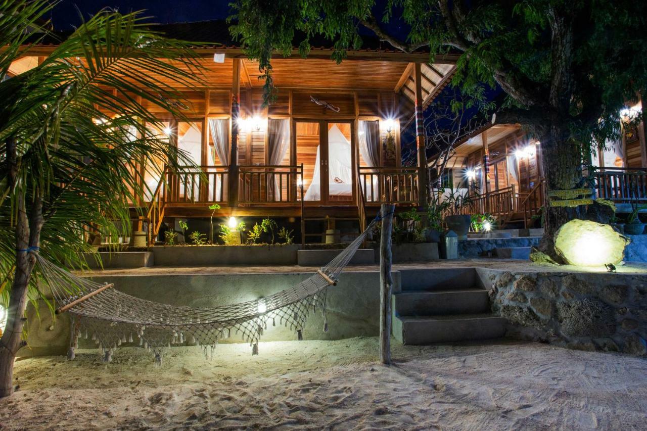 Wooden Beach Sunset Cottages Nusa Lembongan Exterior foto