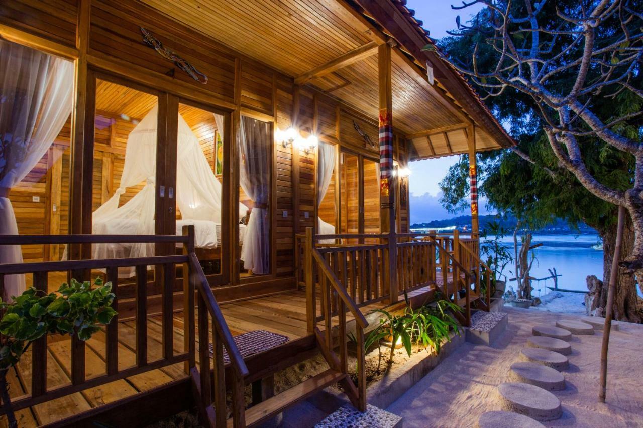 Wooden Beach Sunset Cottages Nusa Lembongan Exterior foto